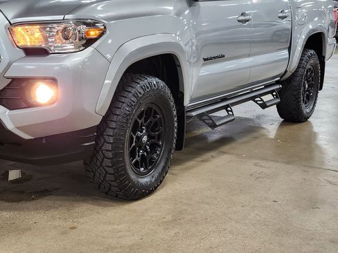 Used 2022 Toyota Tacoma SR5 RWD image 17