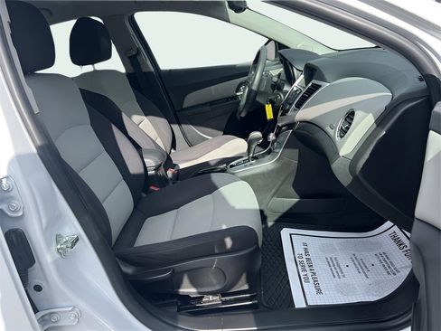 Used 2015 Chevrolet Cruze LS image 17