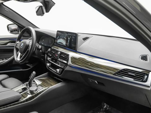 Used 2023 BMW 530i w/ Premium Package RWD image 16