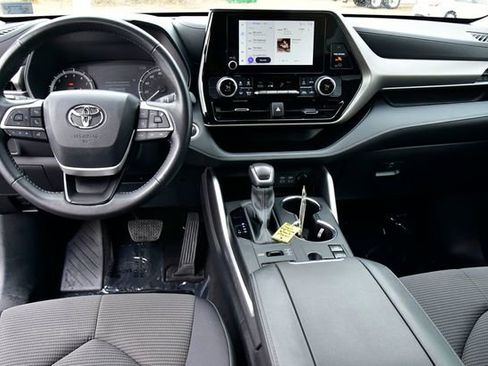 Certified 2024 Toyota Highlander LE image 18
