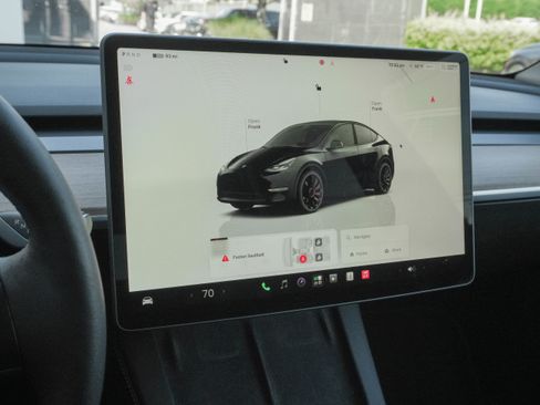 Used 2022 Tesla Model Y Performance AWD/4WD image 17