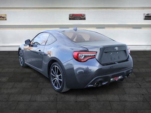 Used 2017 Toyota 86 image 5