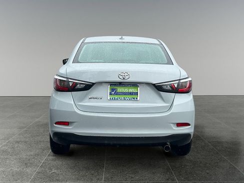 Used 2020 Toyota Yaris L image 7