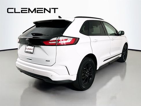Used 2022 Ford Edge SE w/ Black Appearance Package image 6
