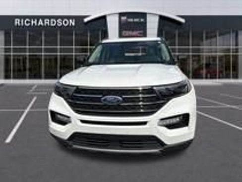Used 2024 Ford Explorer XLT w/ Equipment Group 202A AWD/4WD image 10