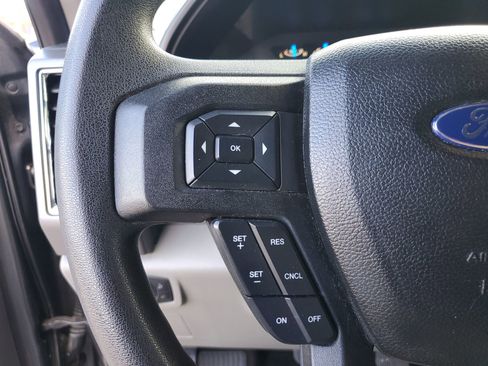 Used 2015 Ford F150 XLT image 22