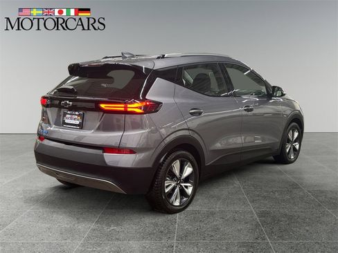 Used 2023 Chevrolet Bolt EUV LT w/ Convenience Package image 3