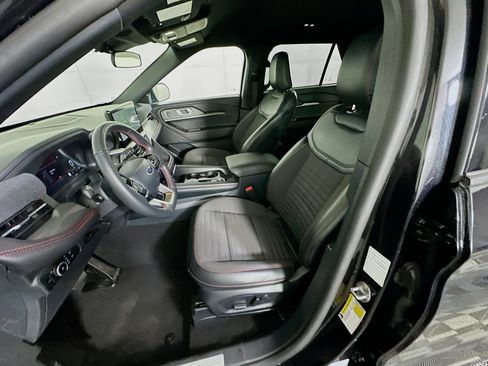 Used 2025 Ford Explorer ST-Line w/ ST-Line Street Pack image 13