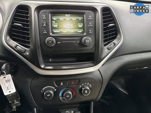 Used 2016 Jeep Cherokee Sport image 12