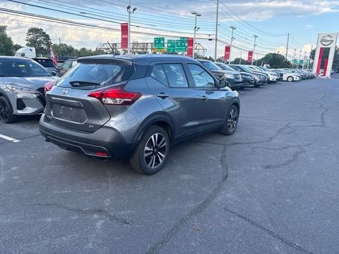 Used 2019 Nissan Kicks SV FWD image 9