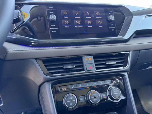 Used 2022 Volkswagen Taos SEL w/ Panoramic Sunroof Package image 24