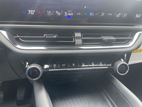 Used 2024 Chevrolet Equinox EV RS image 25