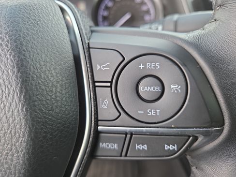 Certified 2020 Toyota Camry XLE image 25