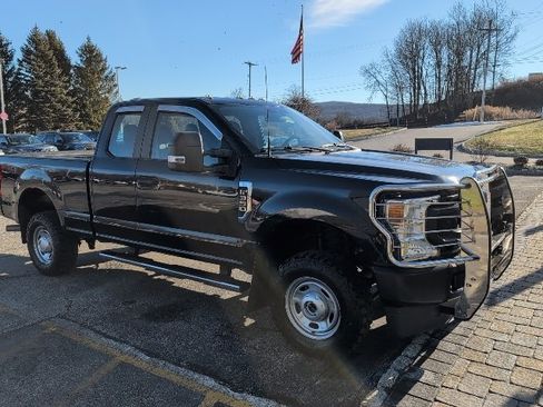 Used 2022 Ford F350 XL w/ Power Equipment Group image 2