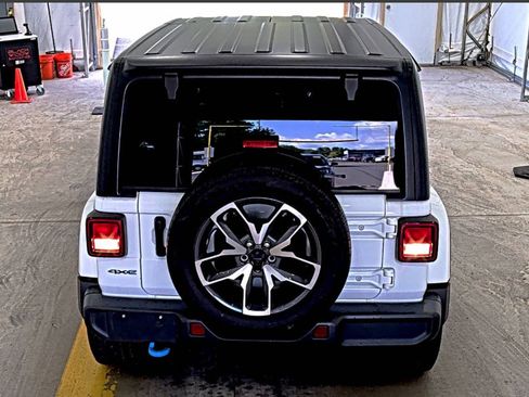Used 2024 Jeep Wrangler Unlimited w/ Convenience Group AWD/4WD image 5