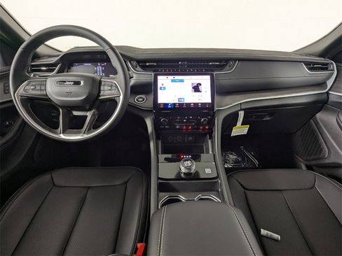 New 2025 Jeep Grand Cherokee Limited w/ Luxury Tech Group II image 16