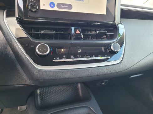 Used 2024 Toyota Corolla LE FWD image 17