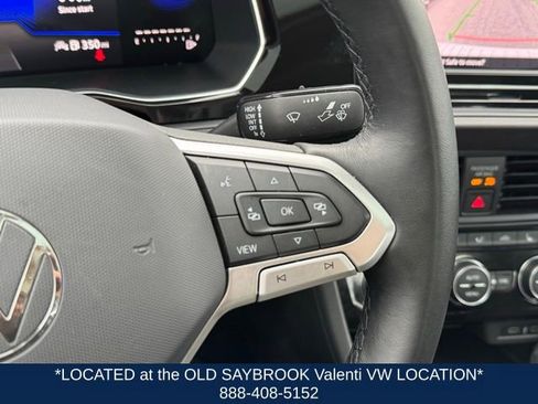 Certified 2023 Volkswagen Jetta SE w/ Panoramic Sunroof Package FWD image 40