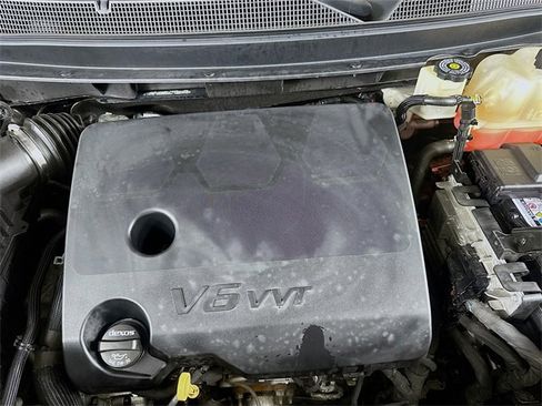 Used 2018 Chevrolet Traverse LT image 35