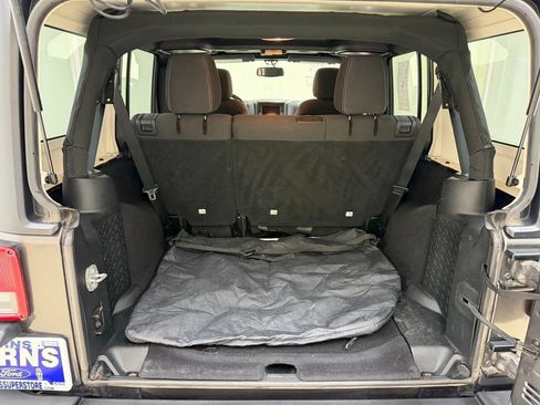Used 2018 Jeep Wrangler Unlimited Rubicon w/ Dual Top Group AWD/4WD image 5
