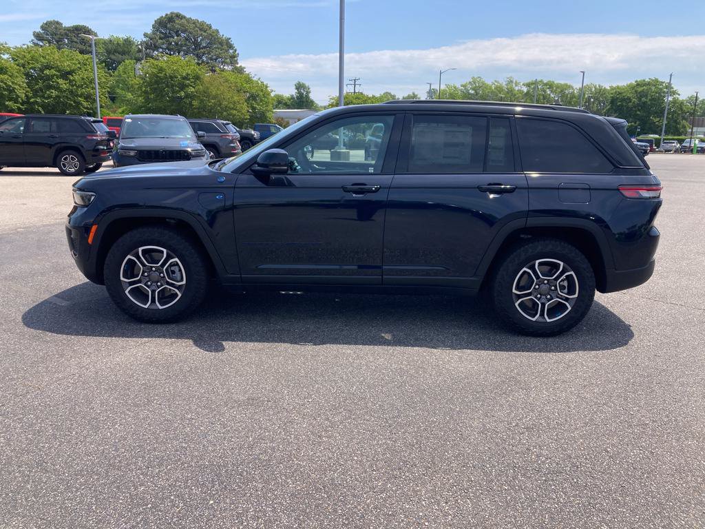 New 2024 Jeep Grand Cherokee Trailhawk w/ Luxury Tech Group III AWD/4WD image 2