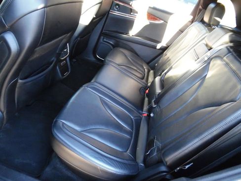 Used 2016 Lincoln MKX Reserve FWD image 18