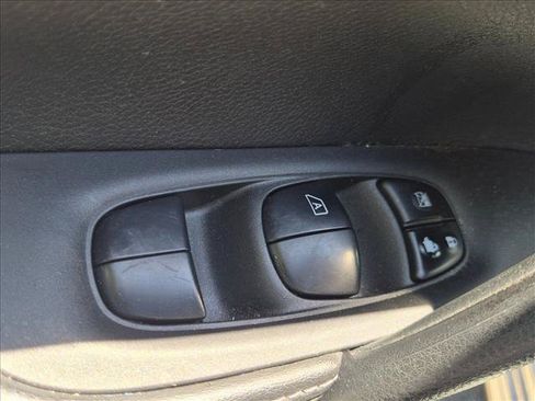 Used 2022 Nissan Rogue Sport S FWD image 12