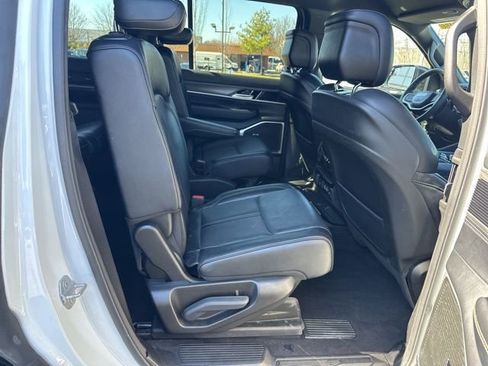 Certified 2024 Jeep Wagoneer Series III AWD/4WD image 17