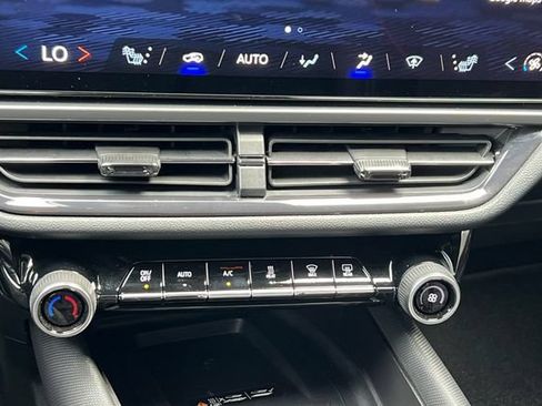 Used 2025 Chevrolet Equinox EV RS FWD image 25