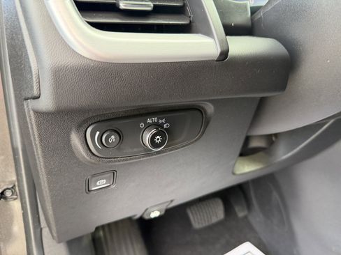 Used 2019 GMC Terrain SLE w/ Driver Convenience Package image 10