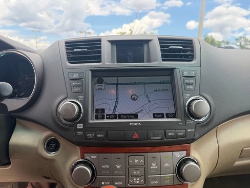 Used 2010 Toyota Highlander Limited AWD/4WD image 15
