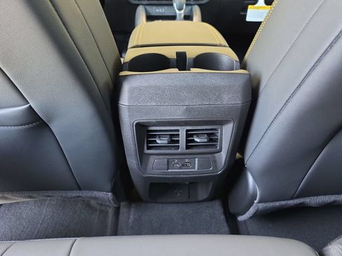 New 2026 Chevrolet Colorado ZR2 w/ Technology Package AWD/4WD image 25