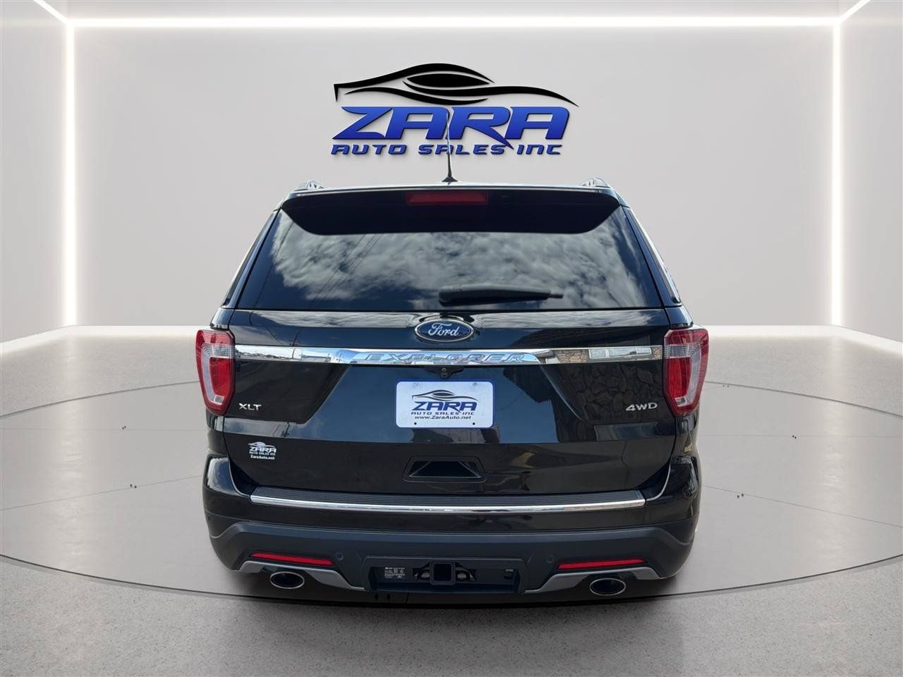 Used 2018 Ford Explorer XLT w/ Equipment Group 202A AWD/4WD image 6
