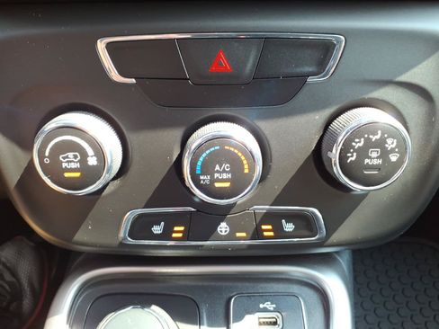 Used 2018 Jeep Compass Latitude w/ Cold Weather Group AWD/4WD image 16