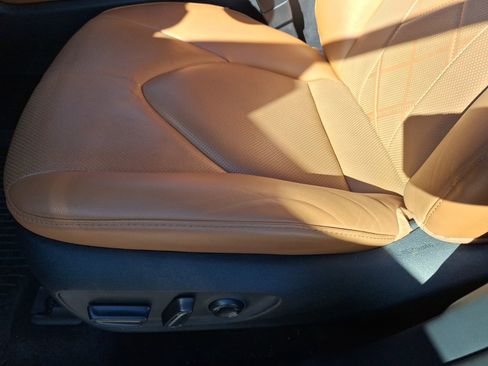 Used 2023 Toyota Highlander Platinum image 18