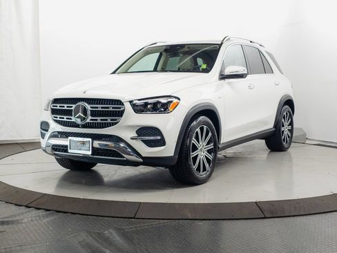 Used 2025 Mercedes-Benz GLE 450e 4MATIC w/ Driver Assistance Package image 3