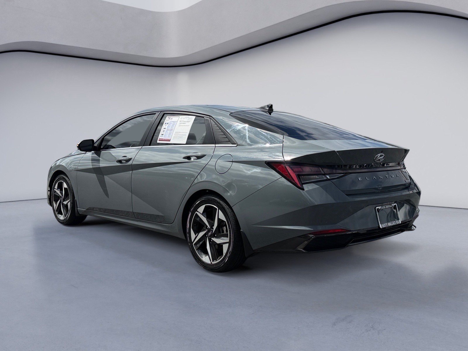 Used 2022 Hyundai Elantra Limited FWD image 3