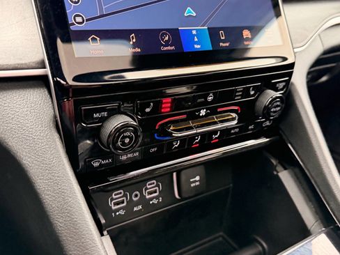 Used 2023 Jeep Grand Cherokee L Limited image 22