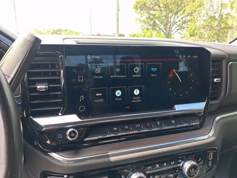 Used 2025 GMC Sierra 1500 SLT RWD image 14