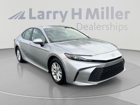 Used 2025 Toyota Camry LE FWD image 7