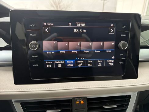 Certified 2025 Volkswagen Taos SE image 21