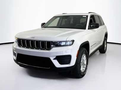 Used 2023 Jeep Grand Cherokee Laredo