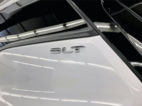 Used 2023 GMC Terrain SLT w/ Tech Package image 8