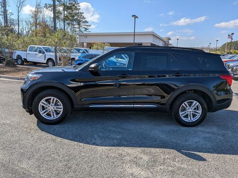 Certified 2023 Ford Explorer XLT w/ Equipment Group 202A image 8