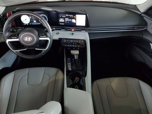Used 2025 Hyundai Elantra Limited FWD image 11