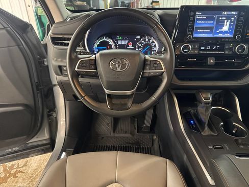 Used 2022 Toyota Highlander Bronze Edition AWD/4WD image 16