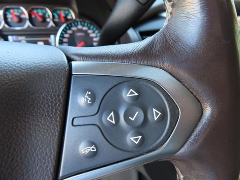 Used 2019 Chevrolet Suburban LT w/ Luxury Package image 31