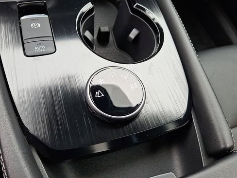 Used 2023 Nissan Rogue SL w/ SL Premium Package image 25