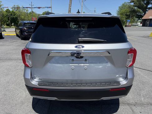 Used 2022 Ford Explorer XLT w/ Equipment Group 202A AWD/4WD image 6