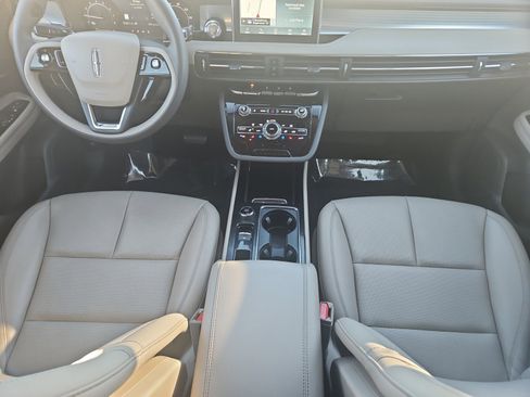 Certified 2022 Lincoln Corsair Standard w/ Equipment Group 101A image 10